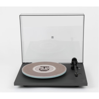 Rega Planar 2 Limited VORBESTELLUNG Plattenspieler matt grau. RB 220, Abtastsystem Nd3, Antriebsriemen: Reference belt, TAD Special Matte und die Smoked Abdeckhaube